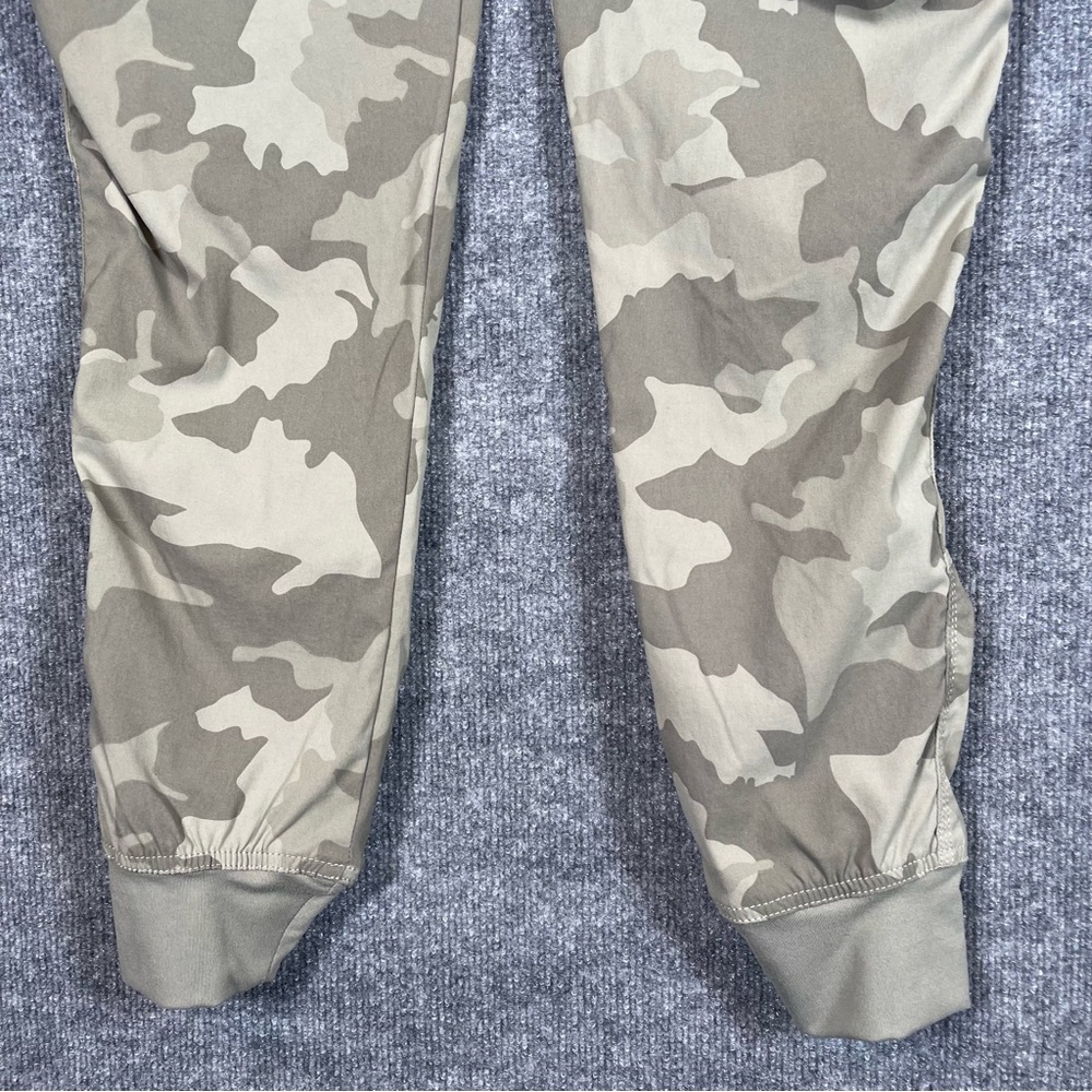 Prana Women’s 6 Tan Green Camo Joggers Capris Active Camping Comfort Pants - Picture 6 of 11